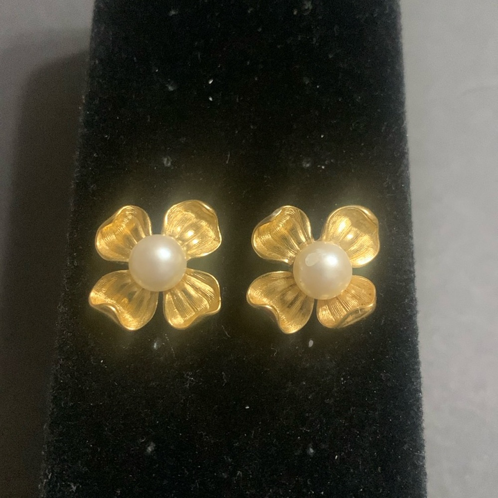 Chunky vintage Trifari Dogwood petal pearl and gold earrings